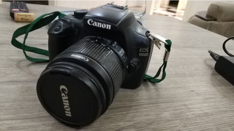zerkalnyi-fotoapparat-canon-eos-1100d-big-0