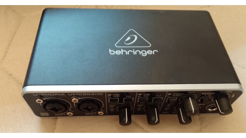 sound-card-behringer-u-phoria-umc204hd-big-1